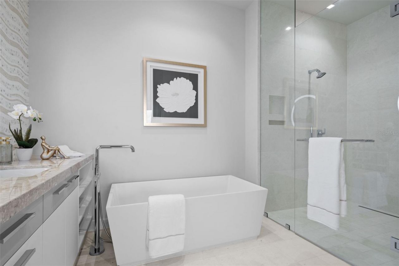 1591 Gulf Of Mexico Drive, Unit 515, Longboat Key, FL 34228 Photo
