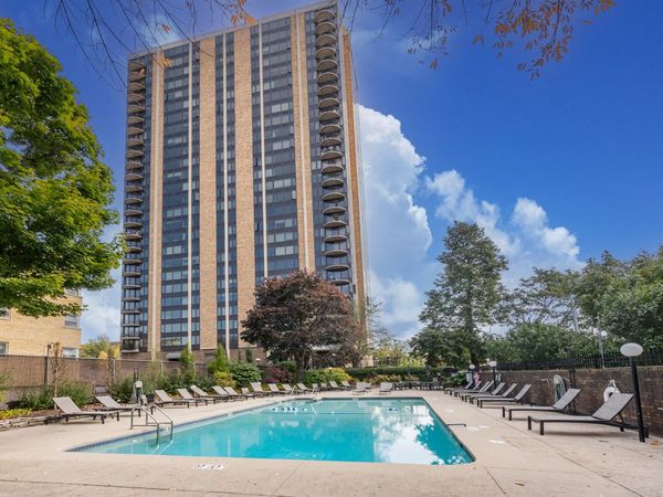 929 N Astor St, Unit 203, Milwaukee, WI 53202