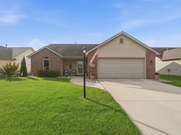 1521 Classic Lake Cove, Huntertown, IN 46748