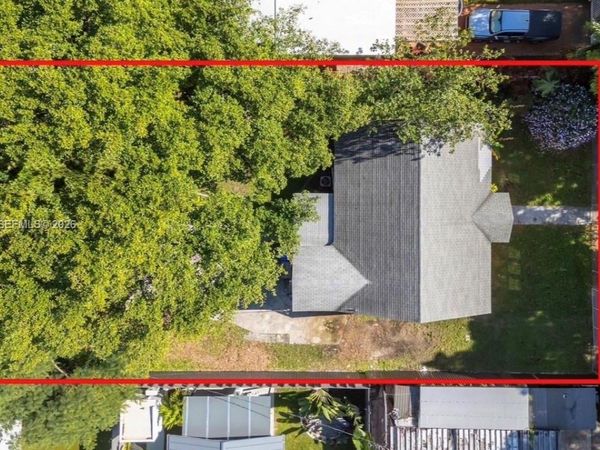 2271 SW 11th St , Miami, FL 33135