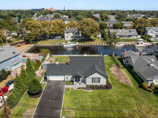 173 Tahlulah Lane , West Islip, NY 11795