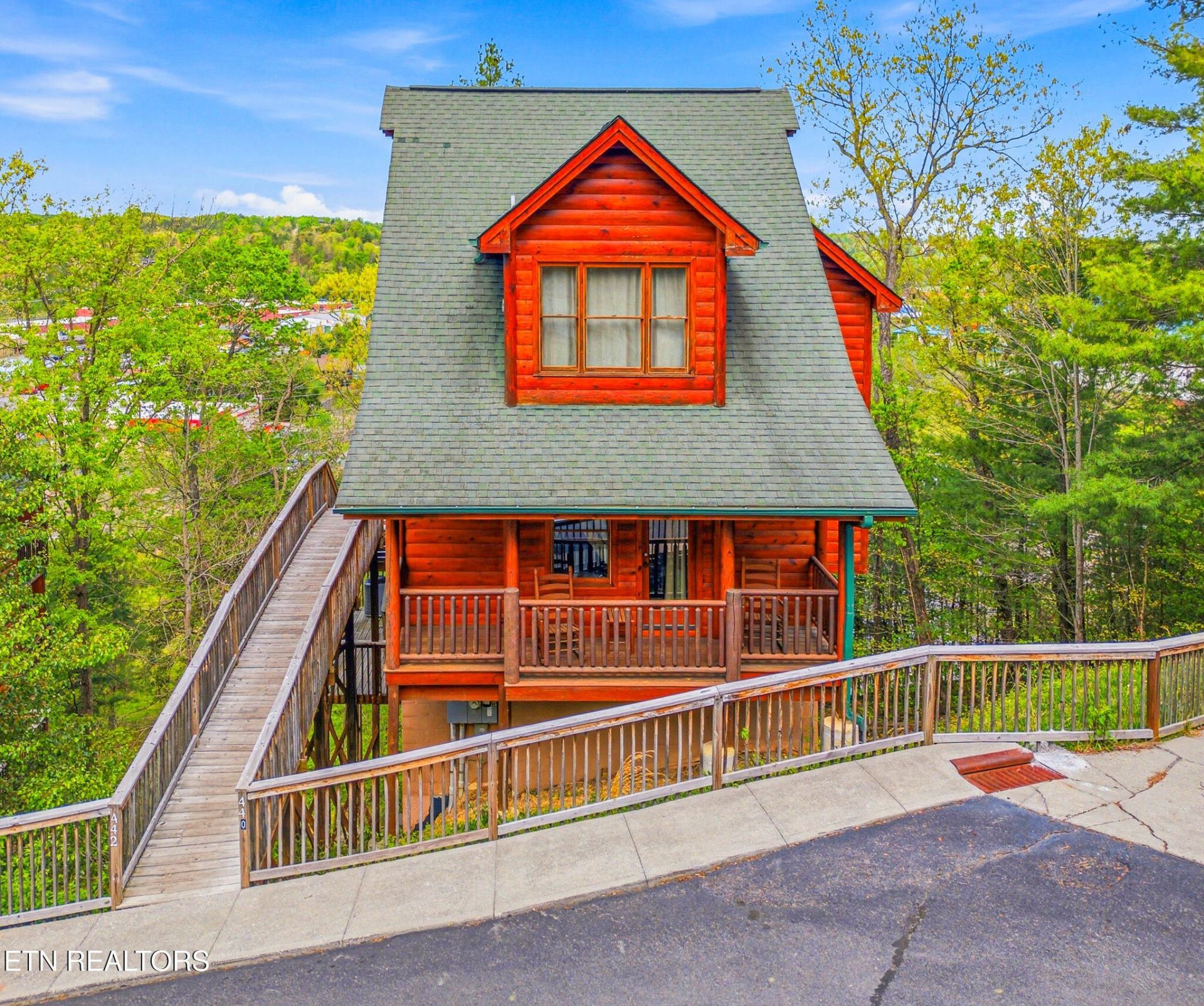 442 Big Bear Way , Pigeon Forge, TN 37863 Main Photo