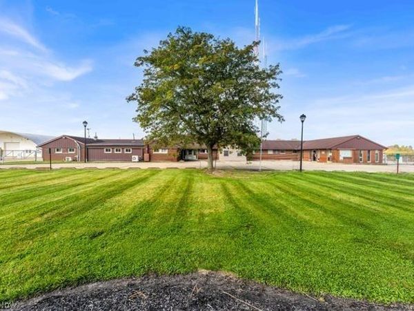 22988 West Road , Wellington, OH 44090