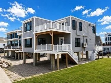 16 Gunrock Ave, Hull, MA 02045