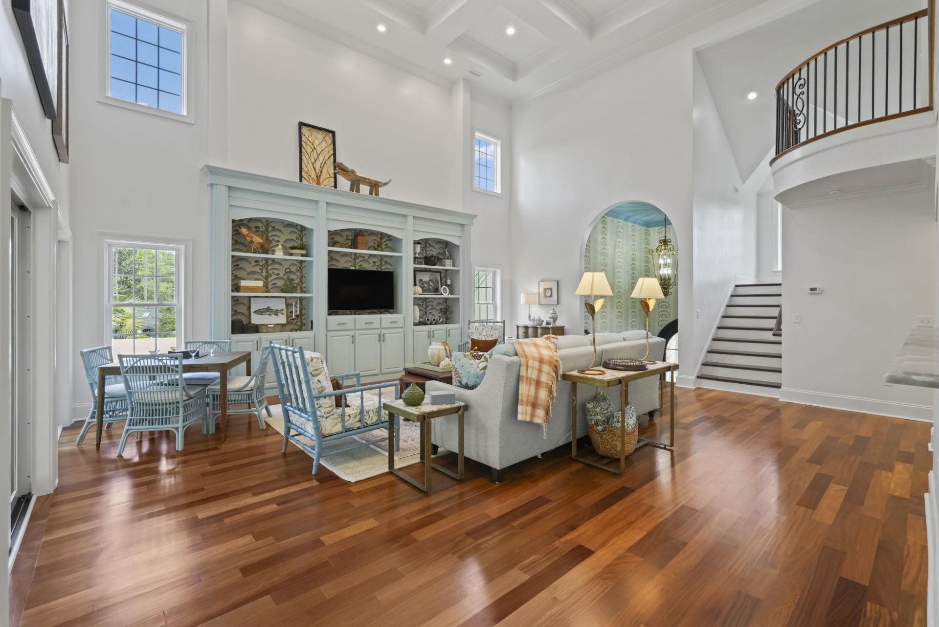 633 Hill Dr. Photo 8