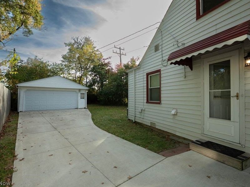 14613 Emery Avenue, Cleveland, OH 44135 Photo 2