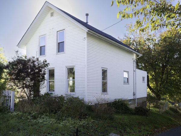 102 W Broadway Street , Anamosa, IA 52205