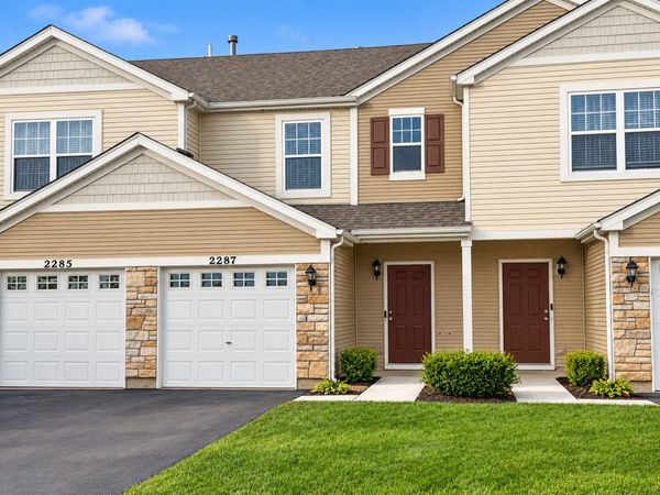 2287 Flagstone Lane , Carpentersville, IL 60110