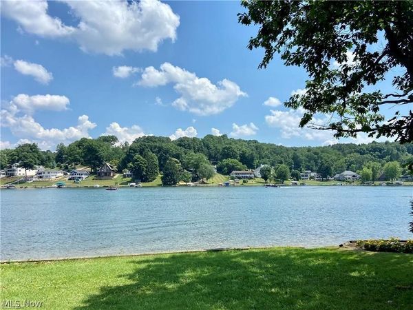 154 W Mohawk Drive , Malvern, OH 44644