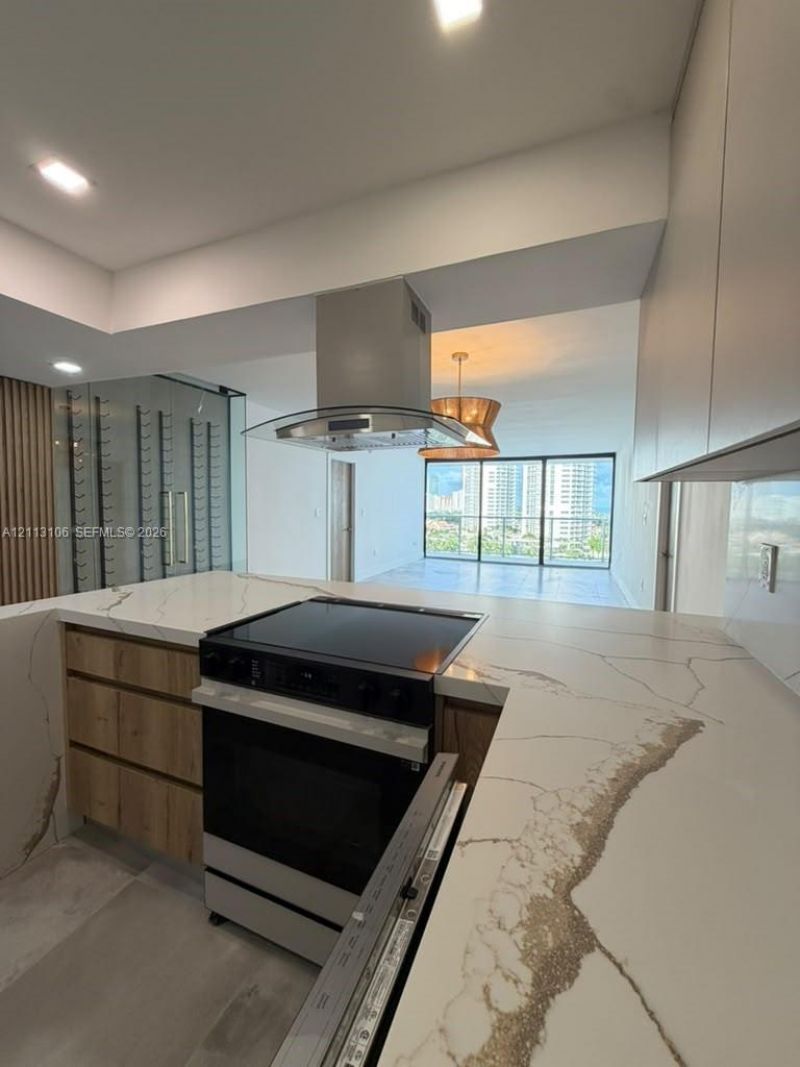 3731 N Country Club Dr , Unit 1229, Aventura, FL 33180 Photo