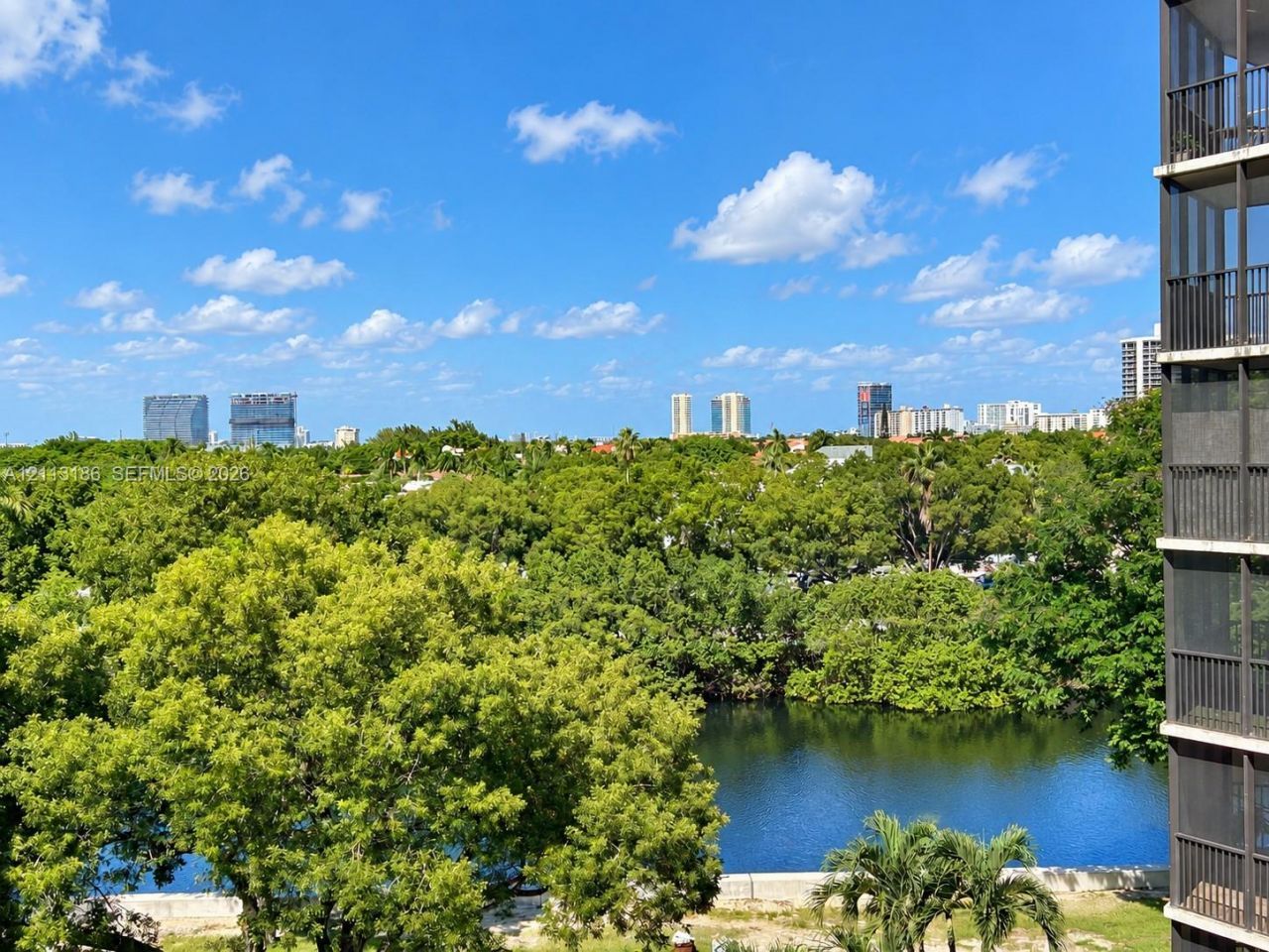 3401 N Country Club Dr , Unit 609, Aventura, FL 33180 Photo