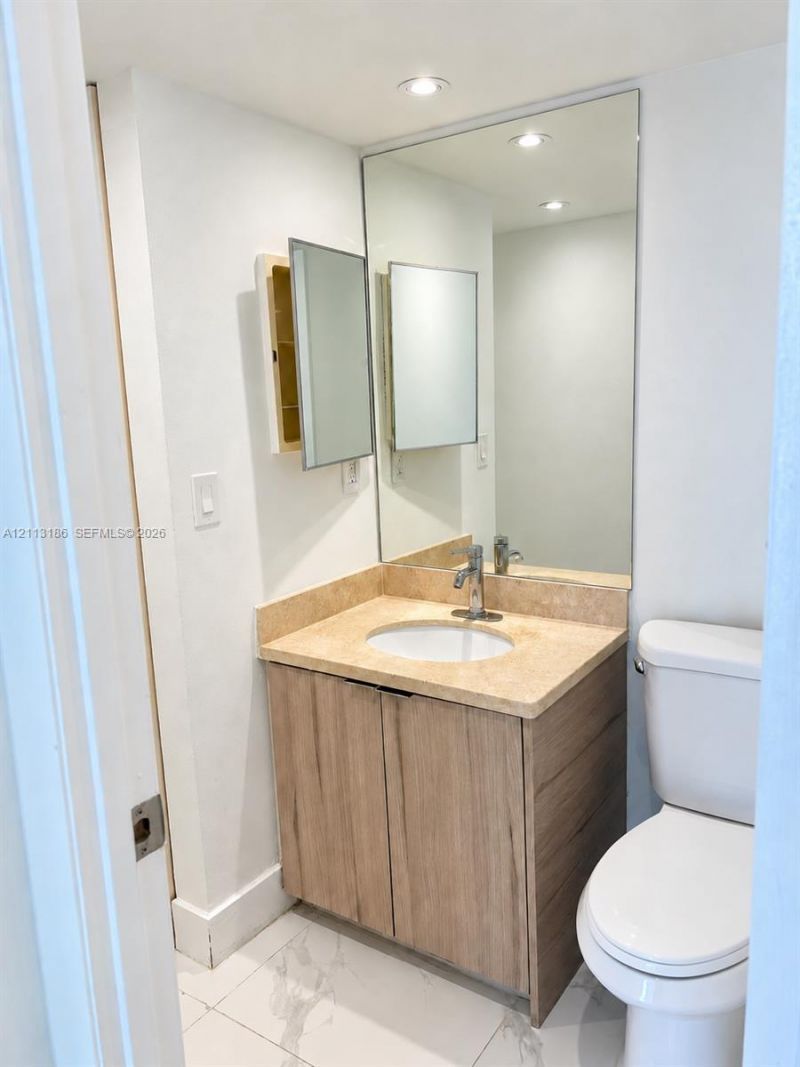 3401 N Country Club Dr , Unit 609, Aventura, FL 33180 Photo