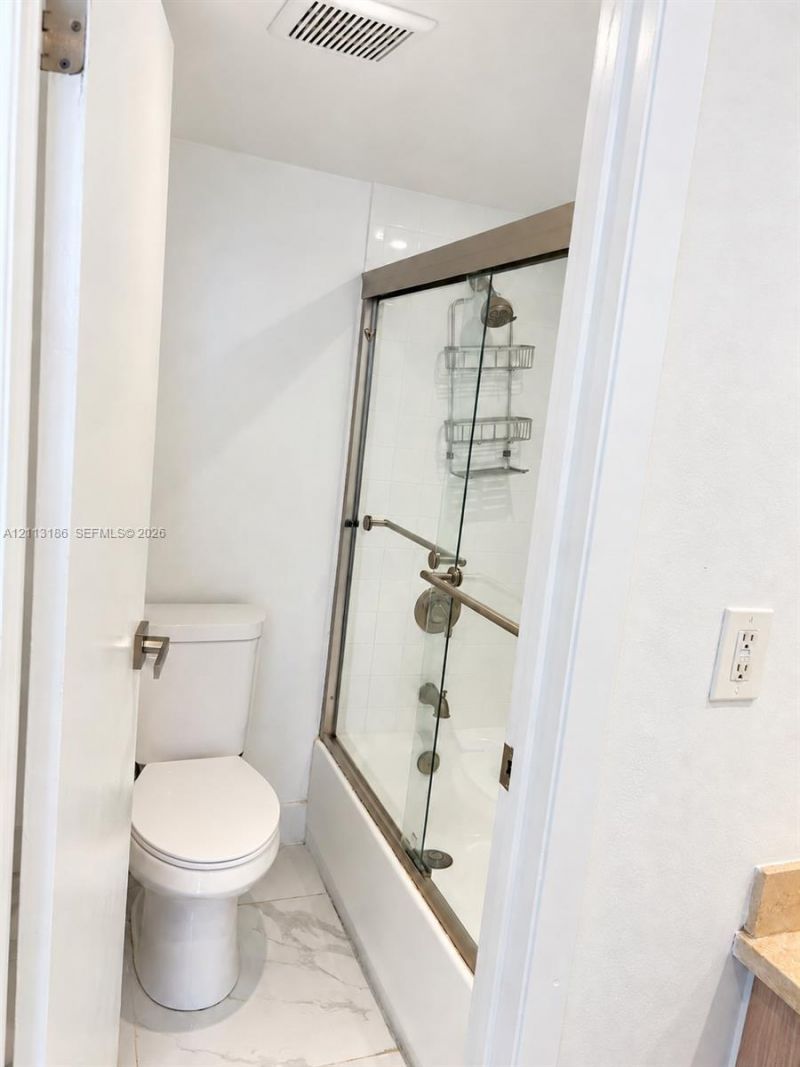 3401 N Country Club Dr , Unit 609, Aventura, FL 33180 Photo