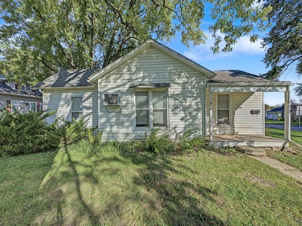 410 E 3rd Avenue , Indianola, IA 50125