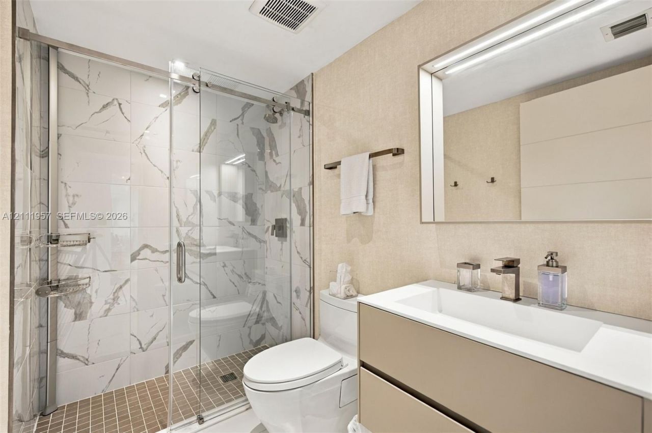 9521 E Bay Harbor Dr , Unit 904, Bay Harbor Islands, FL 33154 Photo