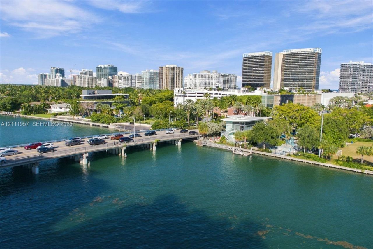 9521 E Bay Harbor Dr , Unit 904, Bay Harbor Islands, FL 33154 Photo