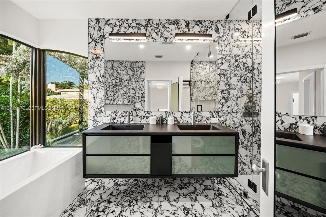 1735 Lenox Ave, Miami Beach, FL 33139 Photo