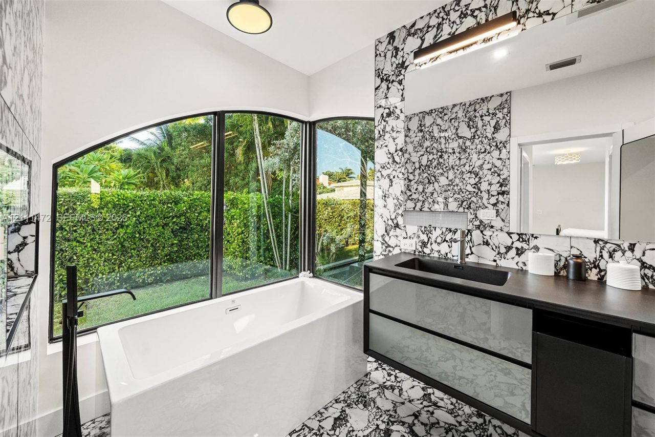 1735 Lenox Ave, Miami Beach, FL 33139 Photo