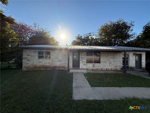 32 Hillcrest Drive , Lampasas, TX 76550