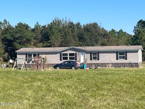 4493 Mcchapel Road , Marianna, FL 32446