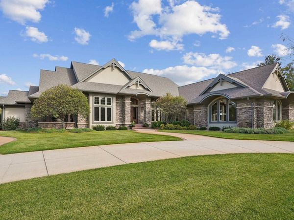1771-1 Golf Course Boulevard, Independence, IA 50644