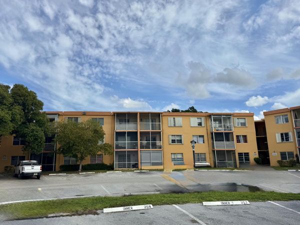 4364 NW 9th Avenue, Unit 16-1d, Pompano Beach, FL 33064