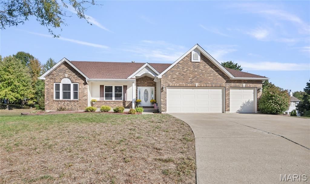 806 Grey Pine Court, Lake Saint Louis, MO 63367 Main Photo
