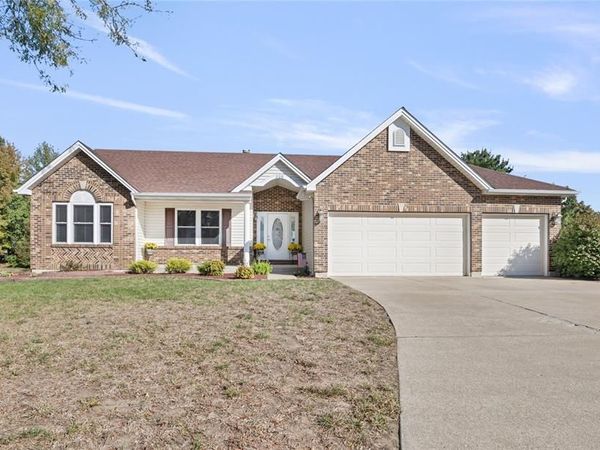 806 Grey Pine Court, Lake St Louis, MO 63367