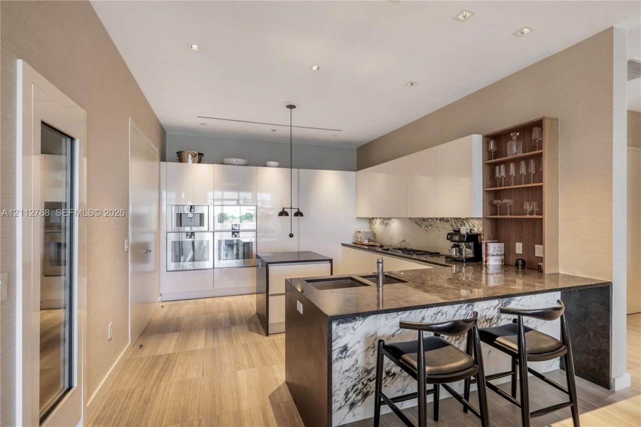 4701 N Meridian Ave, Unit 304, Miami Beach, FL 33140 Photo
