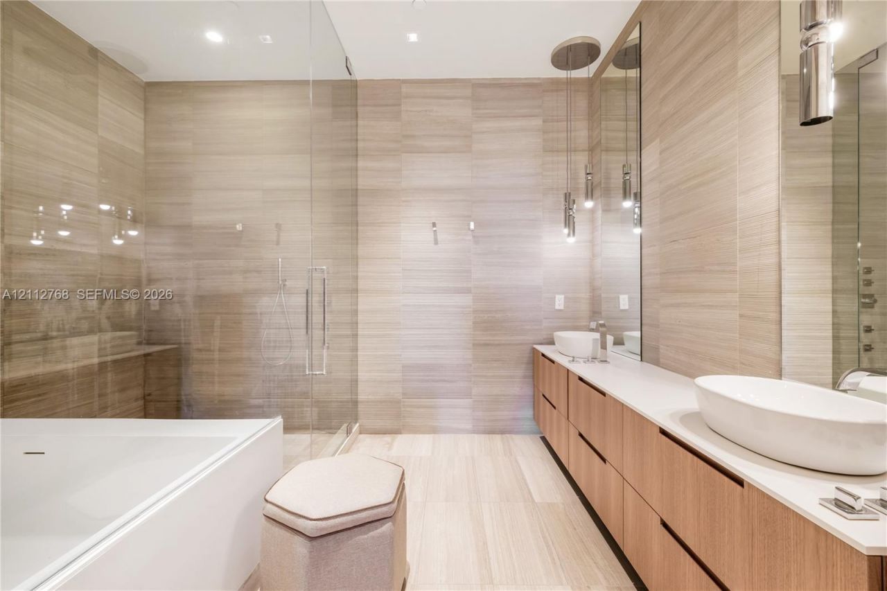 4701 N Meridian Ave, Unit 304, Miami Beach, FL 33140 Photo