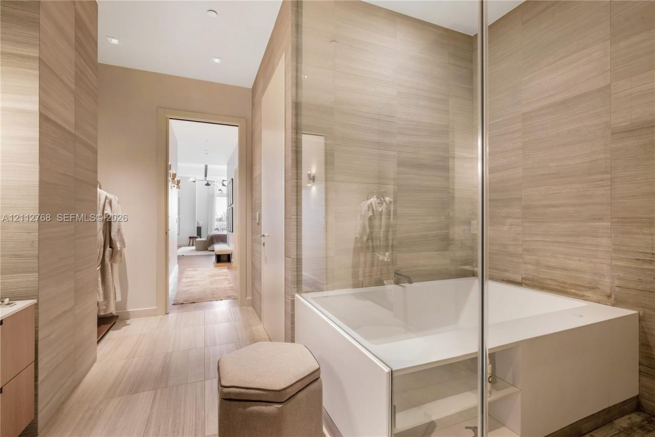 4701 N Meridian Ave, Unit 304, Miami Beach, FL 33140 Photo
