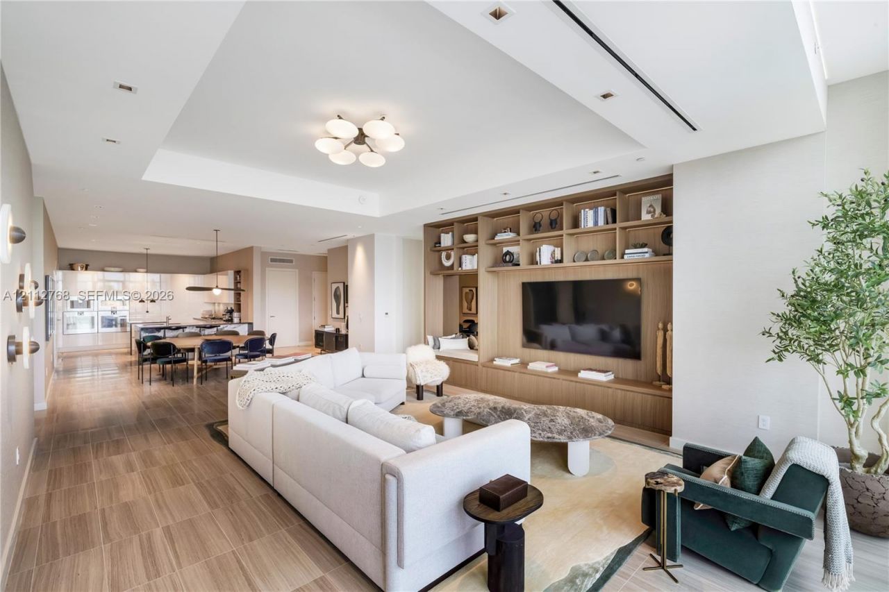 4701 N Meridian Ave, Unit 304, Miami Beach, FL 33140 Photo