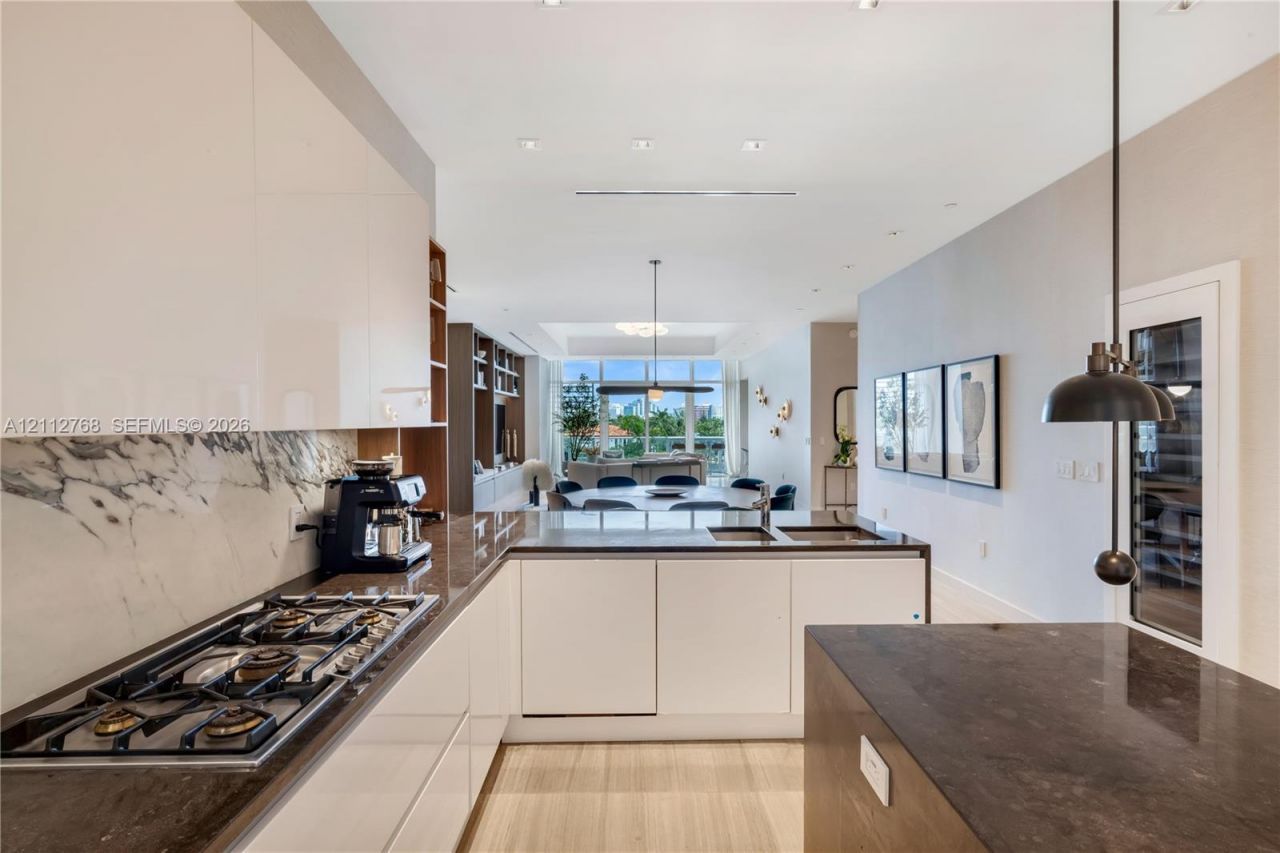 4701 N Meridian Ave, Unit 304, Miami Beach, FL 33140 Photo