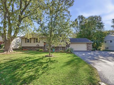 827 Los Arboles Drive , Wolverine Lake Village, Mi 48390