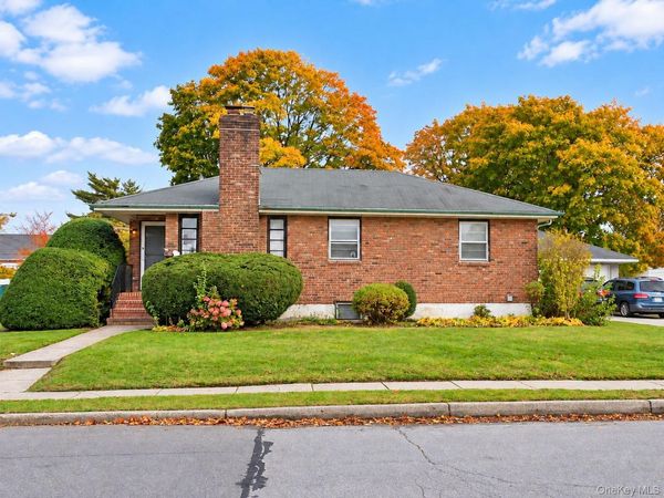 131 Roosevelt Avenue , Freeport, NY 11520