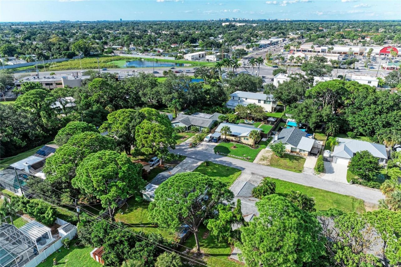 2821 Yorktown Street , Sarasota, FL 34231 Photo