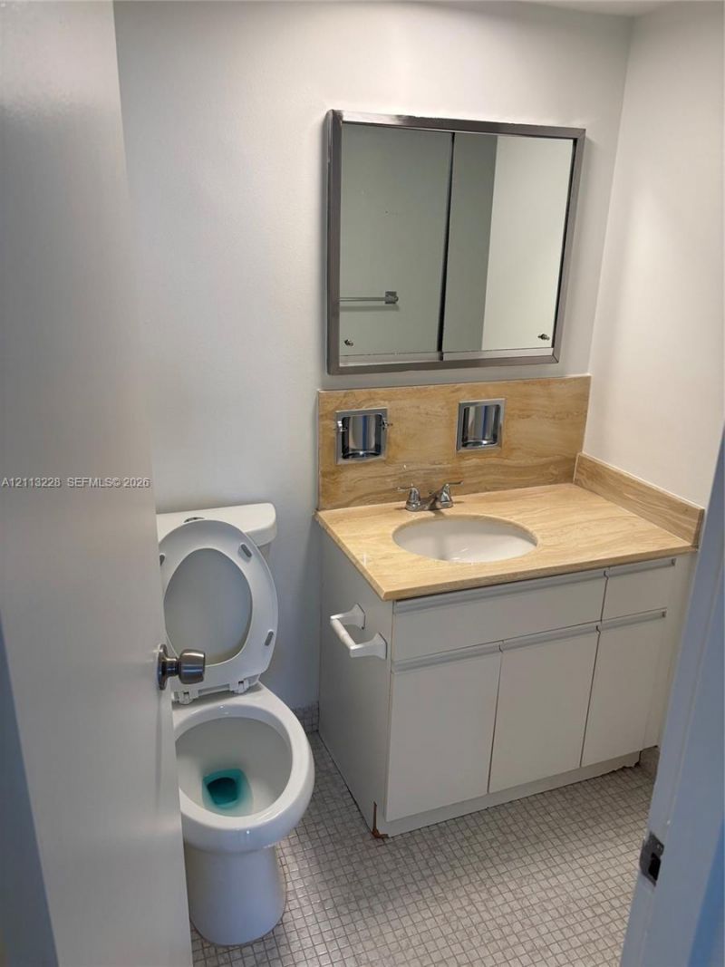 5700 Collins Ave , Unit 5K, Miami Beach, FL 33140 Photo