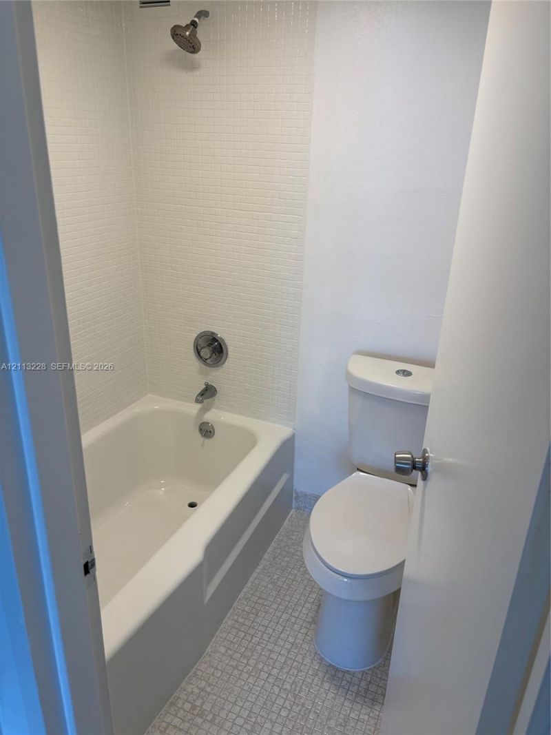5700 Collins Ave , Unit 5K, Miami Beach, FL 33140 Photo