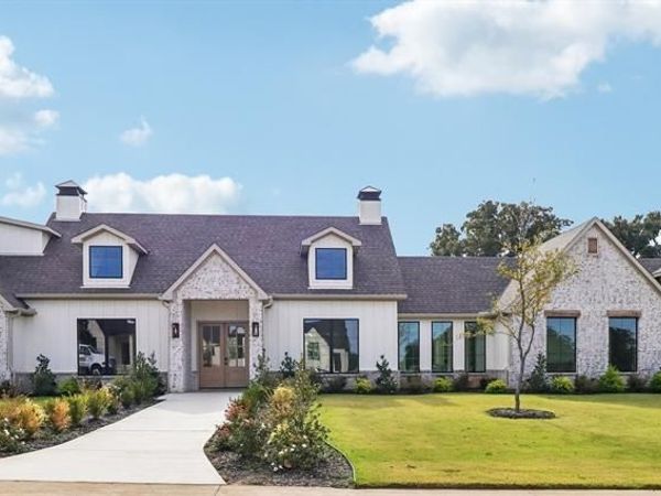 300 Mint Ridge Drive, Burleson, TX 76028