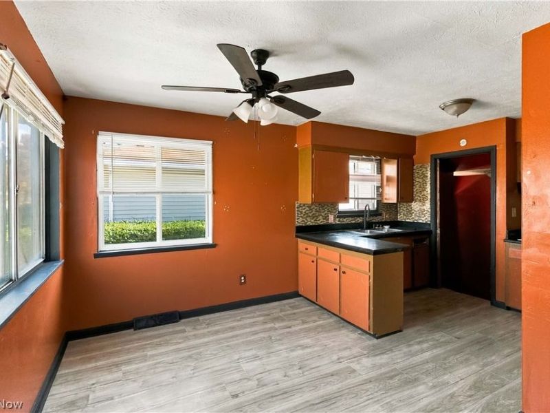 16006 Seville Road, Cleveland, OH 44128 Photo 12