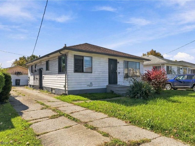 16006 Seville Road, Cleveland, OH 44128 Photo 2