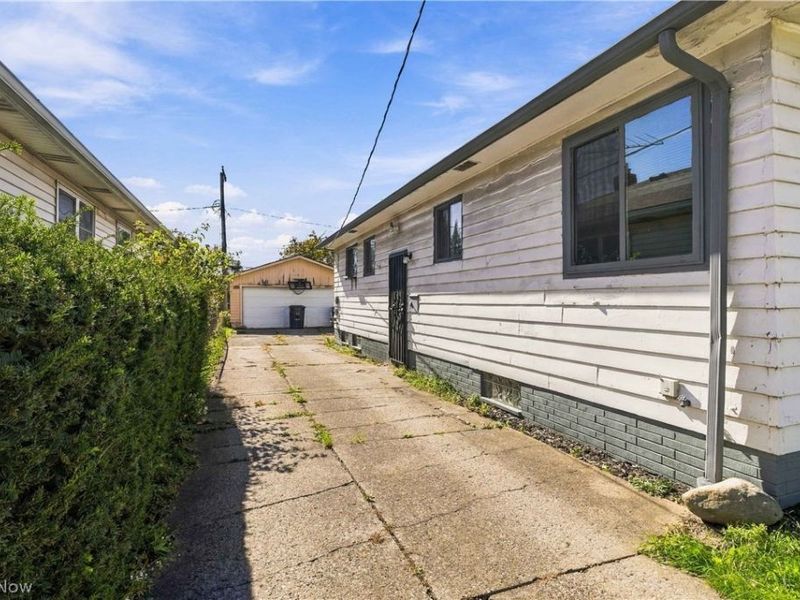 16006 Seville Road, Cleveland, OH 44128 Photo 36