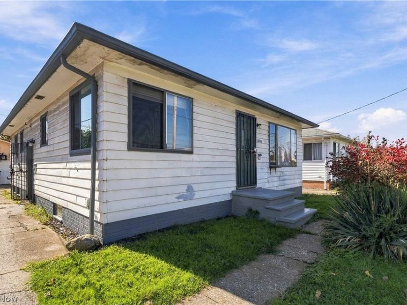 16006 Seville Road, Cleveland, OH 44128 Photo 4
