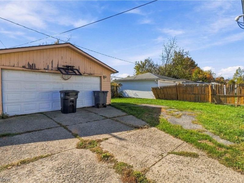 16006 Seville Road, Cleveland, OH 44128 Photo 40