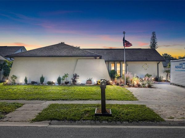 16124 RAVENDALE DRIVE , TAMPA, FL 33618