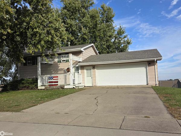 1801 Dolores Street, Knoxville, IA 50138