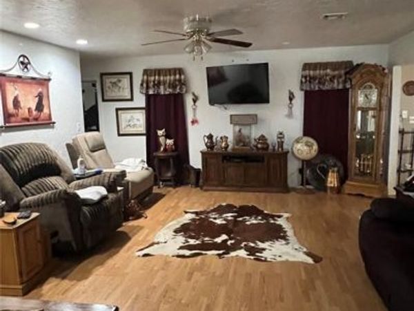 112 E Cameron Drive, Altus, OK 73521