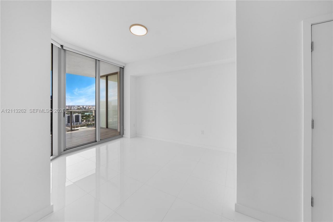 851 NE 1st Ave , Unit 2106, Miami, FL 33132 Photo