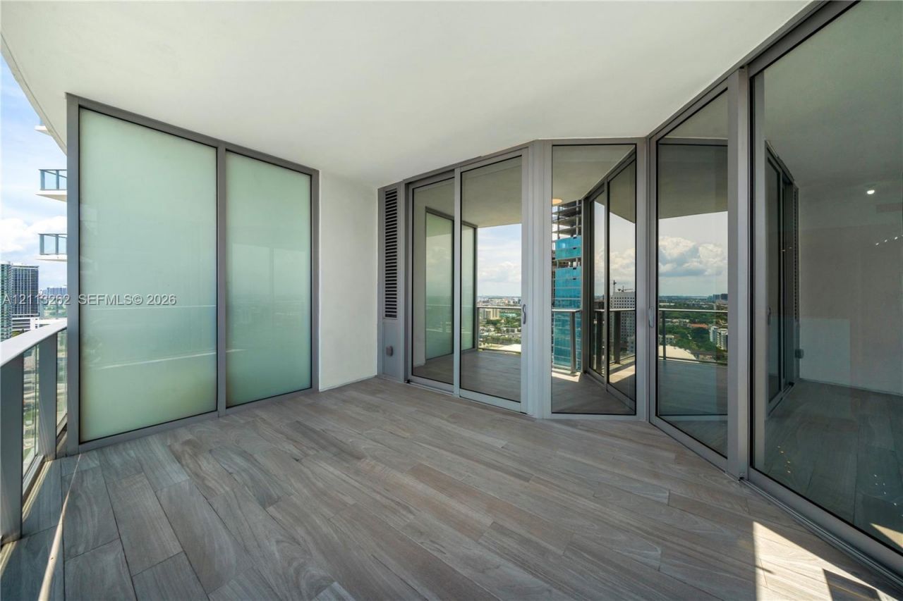 851 NE 1st Ave , Unit 2106, Miami, FL 33132 Photo