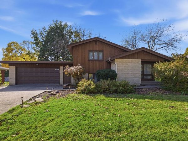 4224 34th Avenue Place , Moline, IL 61265